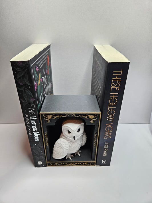 Snowy Owl book nook
